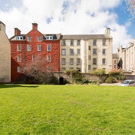 Apartment Near The Royal Mile Edinburgh Bagian luar foto