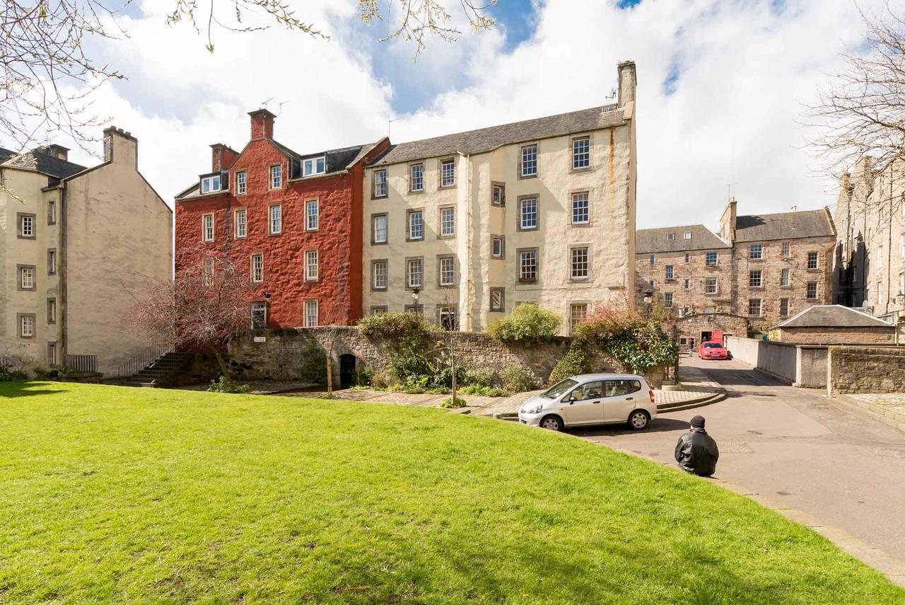 Apartment Near The Royal Mile Edinburgh Bagian luar foto