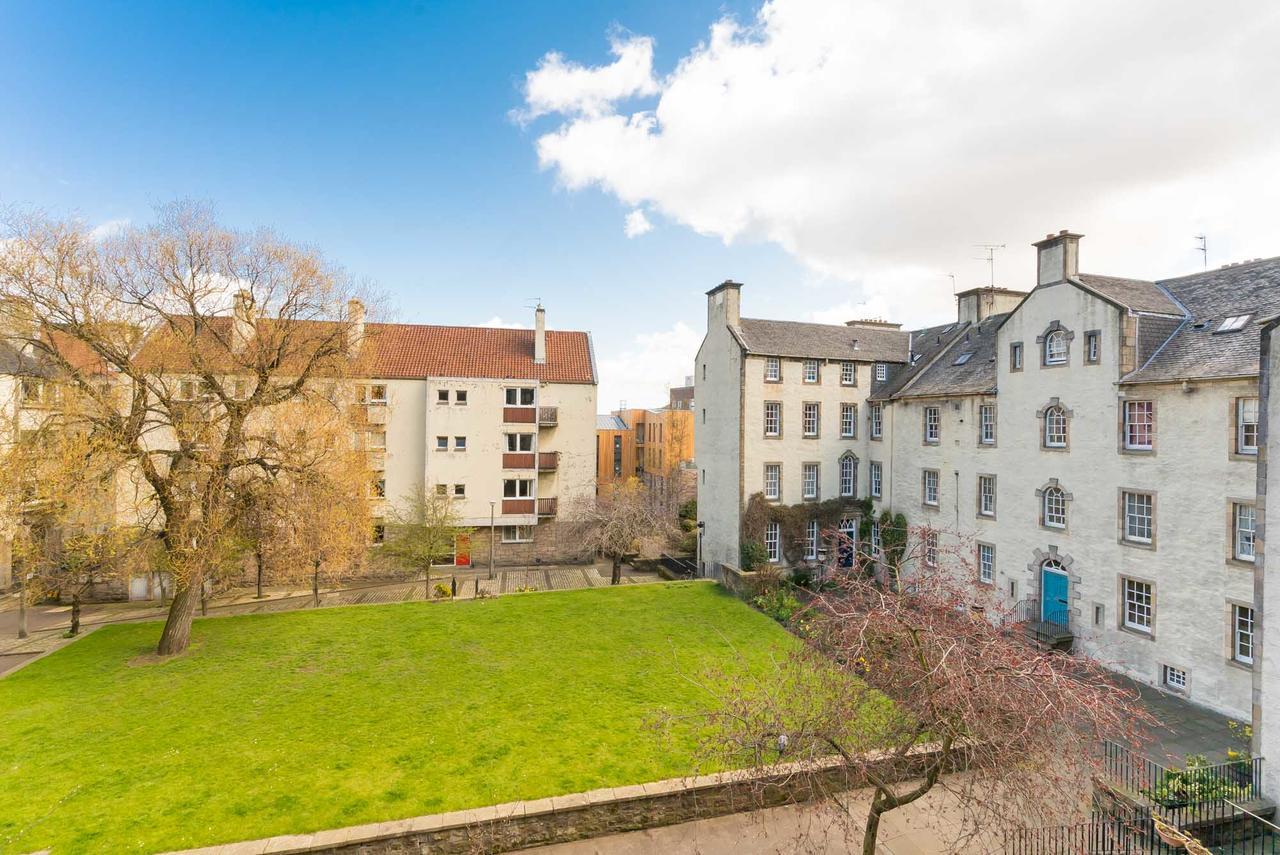 Apartment Near The Royal Mile Edinburgh Bagian luar foto