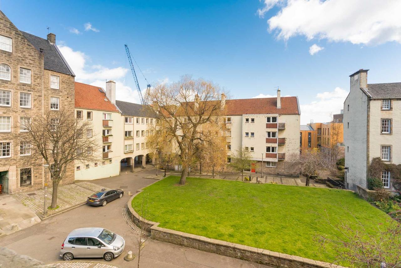 Apartment Near The Royal Mile Edinburgh Bagian luar foto